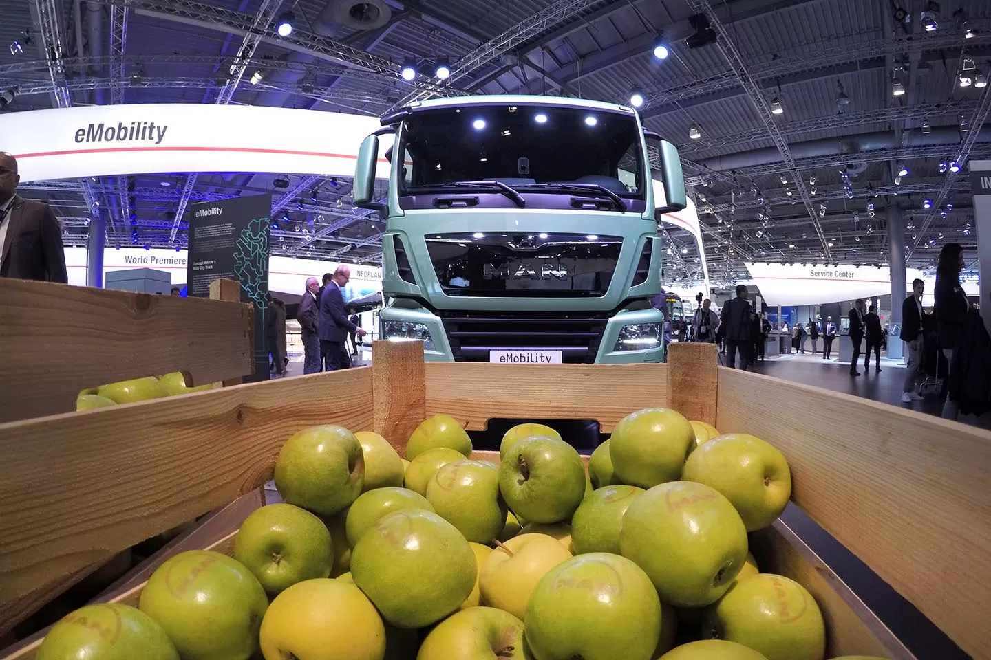 MAN a prezentat la IAA 2016 camionul electric cu sarcina de 18 tone 5 man emobility